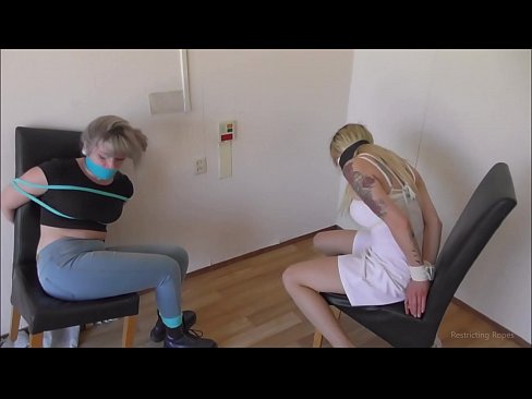 ❤️ Verslaafd / vastgebonden en de mond gesnoerd / jonkvrouw in nood ☑ Anal video at us ☑