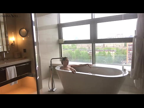 ❤️ Enorme babe die hartstochtelijk haar poesje aftrekt in de badkamer ☑ Anal video at us ☑