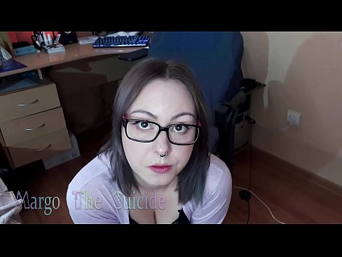 ❤️ Sexy meisje met bril zuigt Dildo diep op camera ☑ Anal video at us ☑
