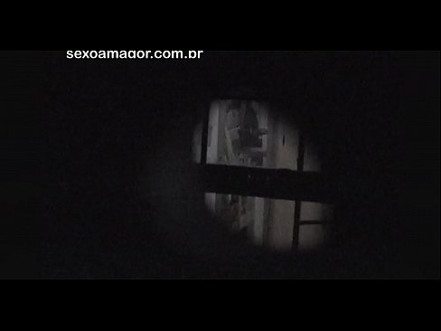 ❤️ Blondie wordt stiekem gefilmd door een voyeur uit de buurt, verstopt achter holle bakstenen ☑ Anal video at us ☑